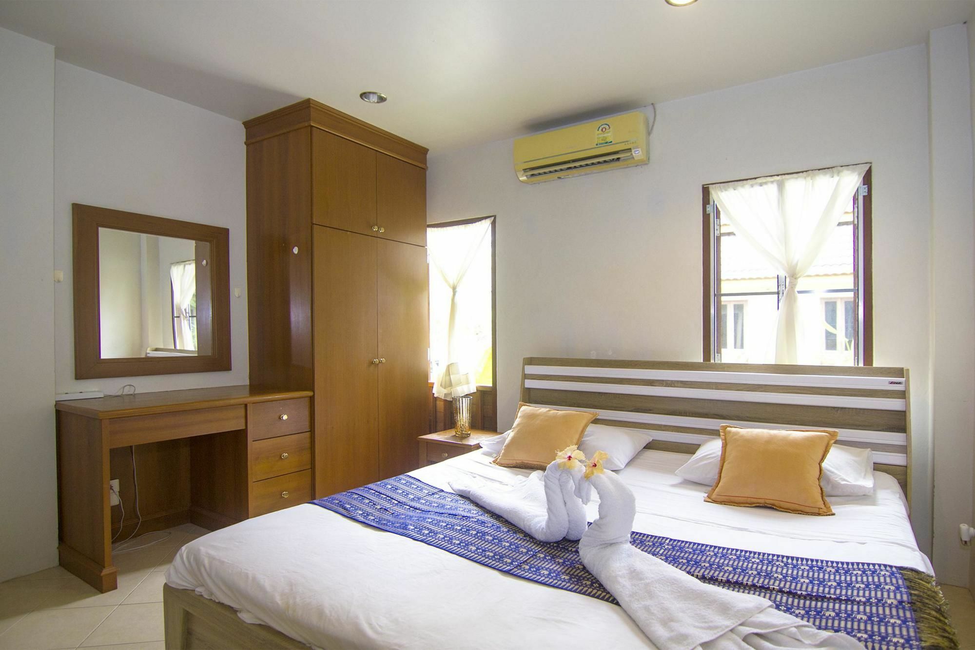 Villa Behind The Phuket Sea 외부 사진