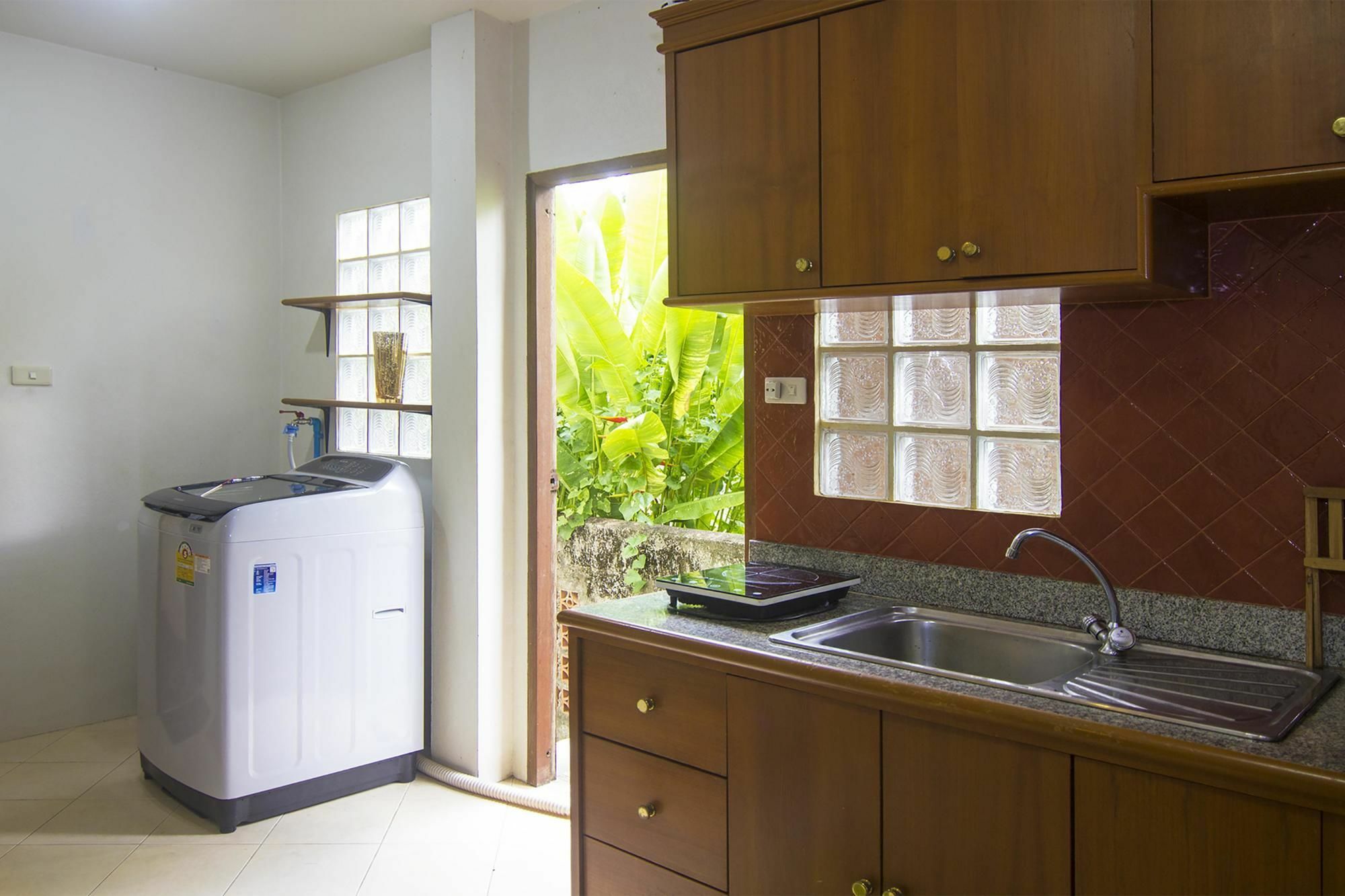 Villa Behind The Phuket Sea 외부 사진