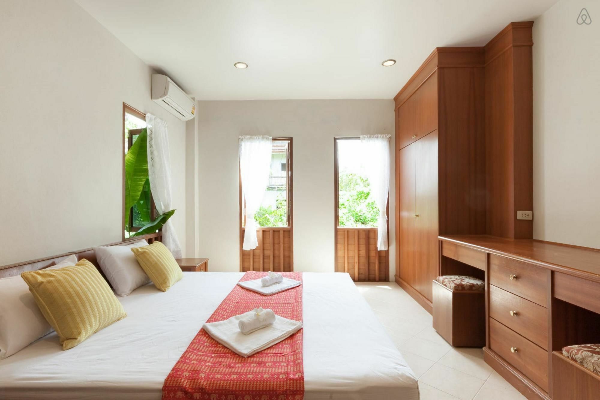 Villa Behind The Phuket Sea 외부 사진