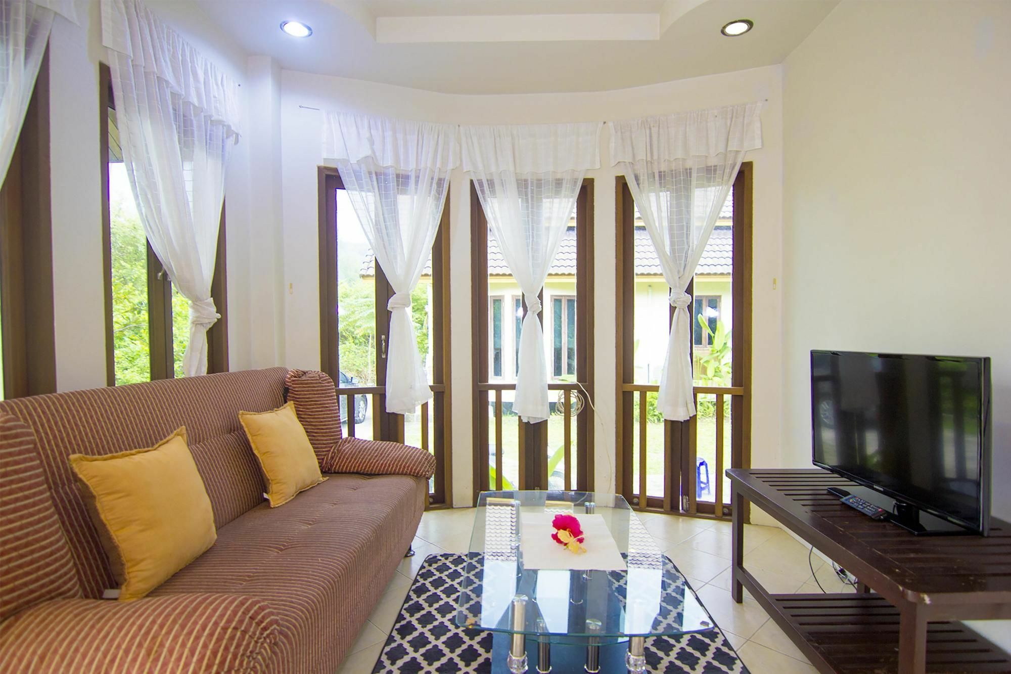 Villa Behind The Phuket Sea 외부 사진